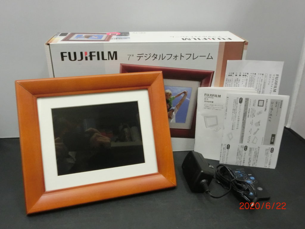 FUJIFILM デジタルフォトフレーム DP-701SH ホワイト DP-701SH W